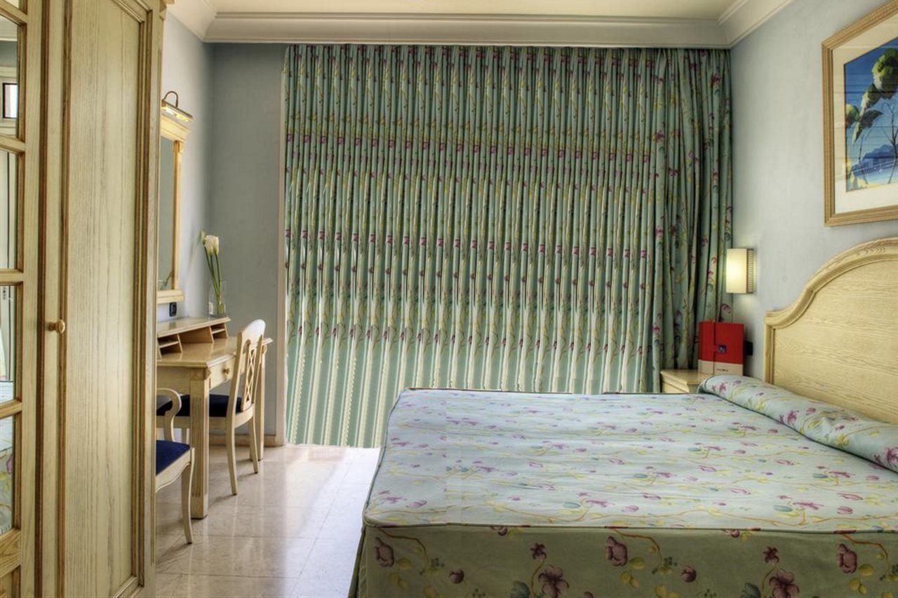 Holiday Club Playa Амадорес Екстериор снимка